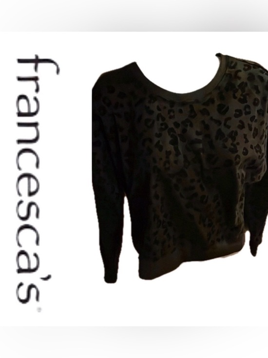 Francesca's Collections Tops - Snow Leopard Sweatshirt 🖤🐆